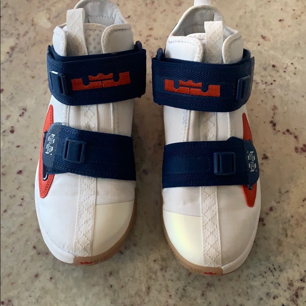 Nike LeBron Soldier 13 LA Basketball Shoes - 3.5